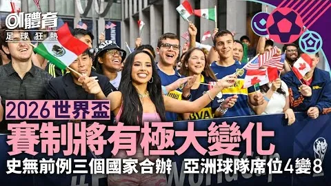 女孩现场赠花泪洒全场，离场举动成焦点